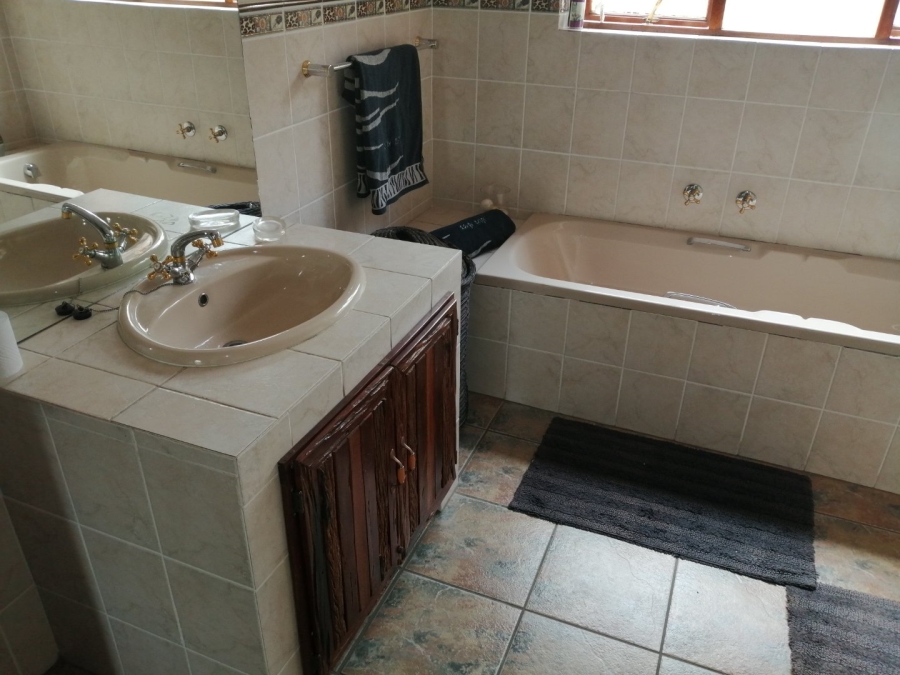4 Bedroom Property for Sale in Boschenvaal River Front Lodges Free State
